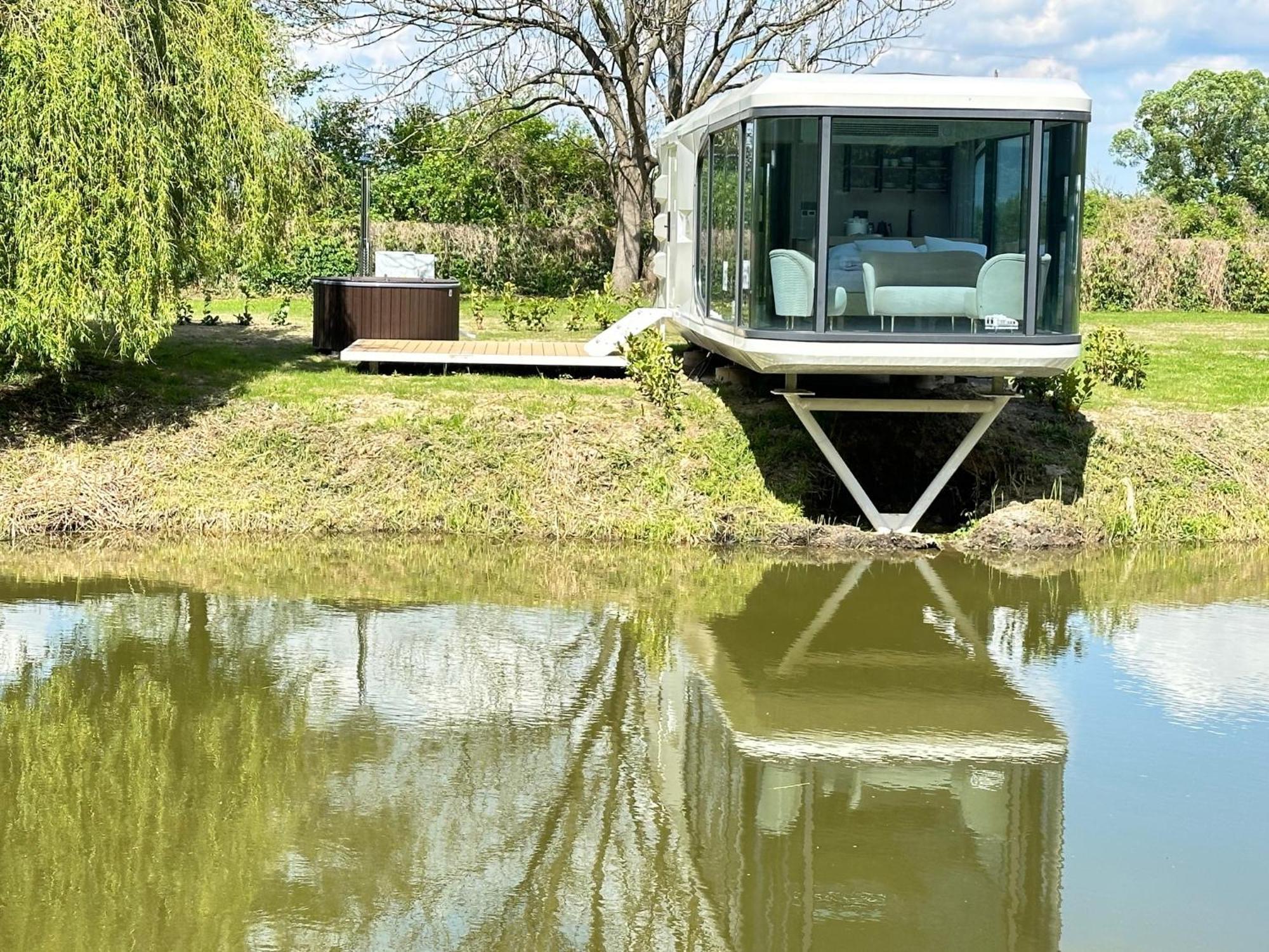 Lodge Palac Wieniawskich - Luksusowe, Caloroczne Glampingowe, Prywatna Balia, Park 10ha