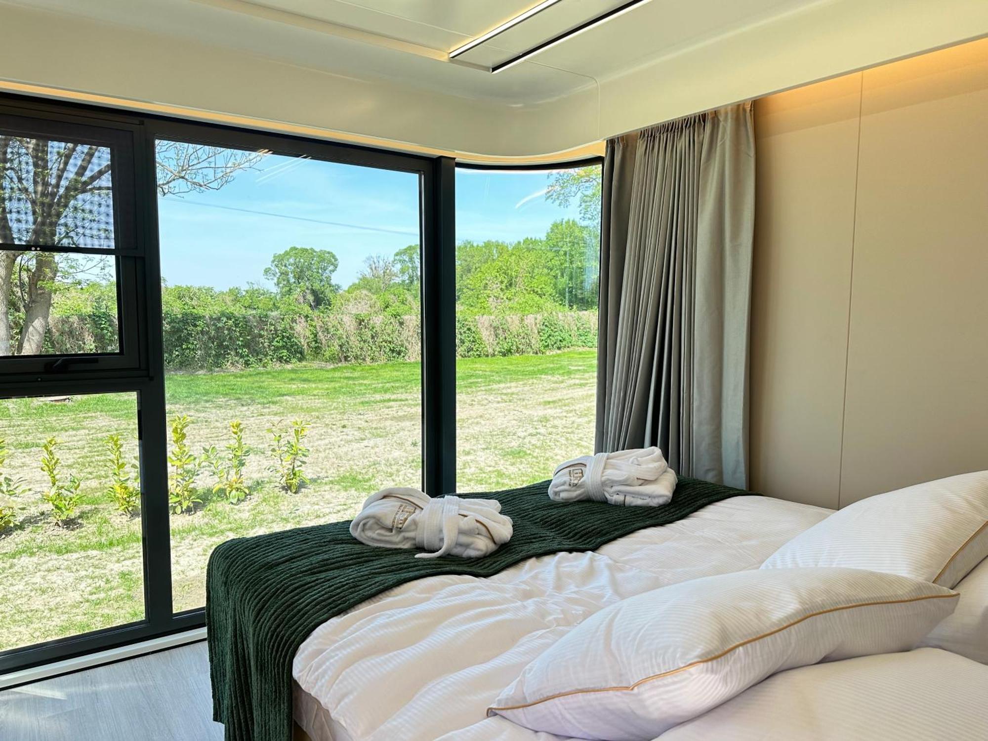 Lodge Palac Wieniawskich - Luksusowe, Caloroczne Glampingowe, Prywatna Balia, Park 10ha